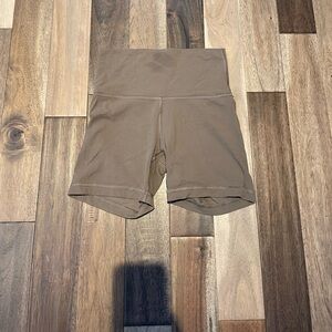 ARITZIA biker shorts like new